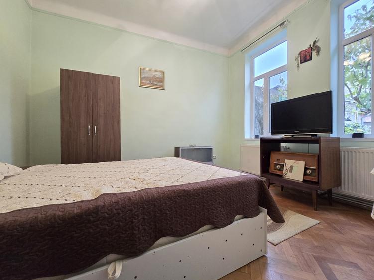 Mihai Eminescu, casa la curte, 75 mp