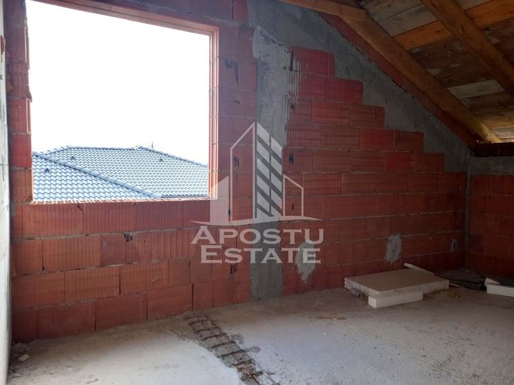 Vila, la rosu, de vanzare, in Sofronea, jud. Arad.