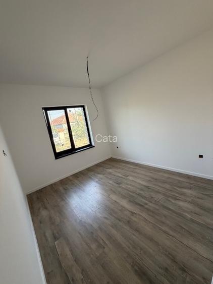 Vând duplex în Albina în centrul satului, asfalt în fața casei - 9
