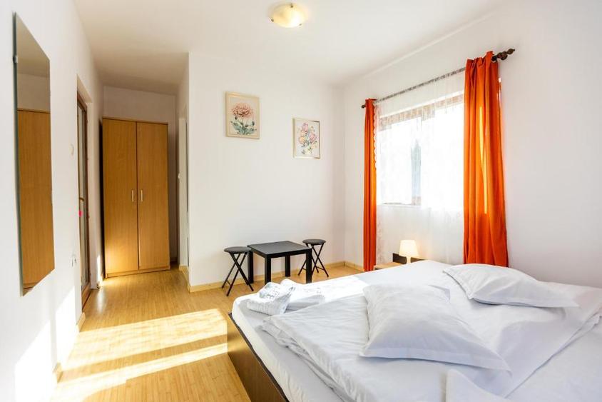 Vanzare duplex cu 10 camere – ideal pentru investitie sau locuinta