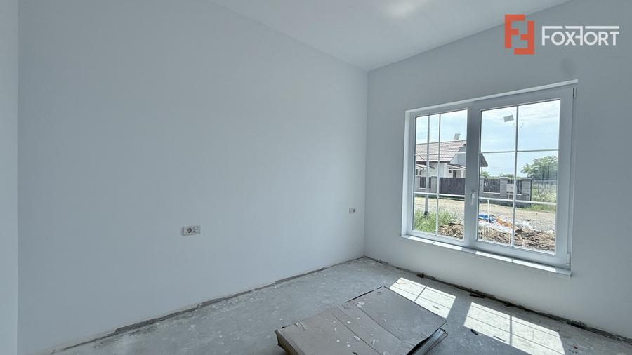 Duplex de vanzare, 5 camere despartit prin garaj - Mosnita Veche