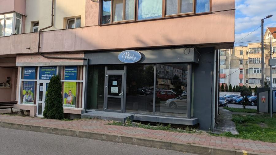 Comercial - Vitrină Generoasă | Zona Muzeu Istorie / Biserica Catolică