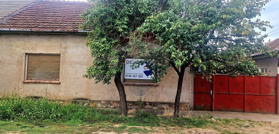 Casă cu teren generos de 750mp intr-o zona excelenta din Chisineu Cris