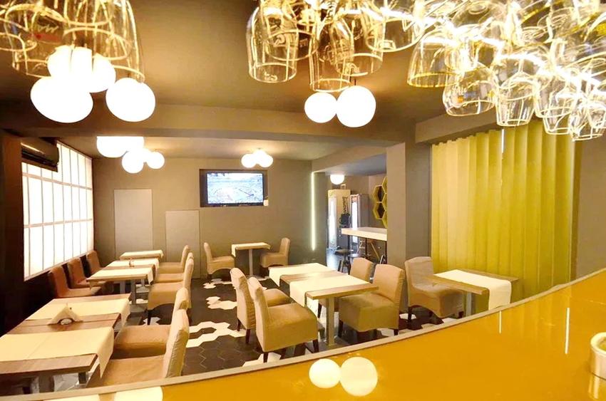 Restaurant cu terasa de inchiriat, ultracentral, bucatarie dotata si utilata!