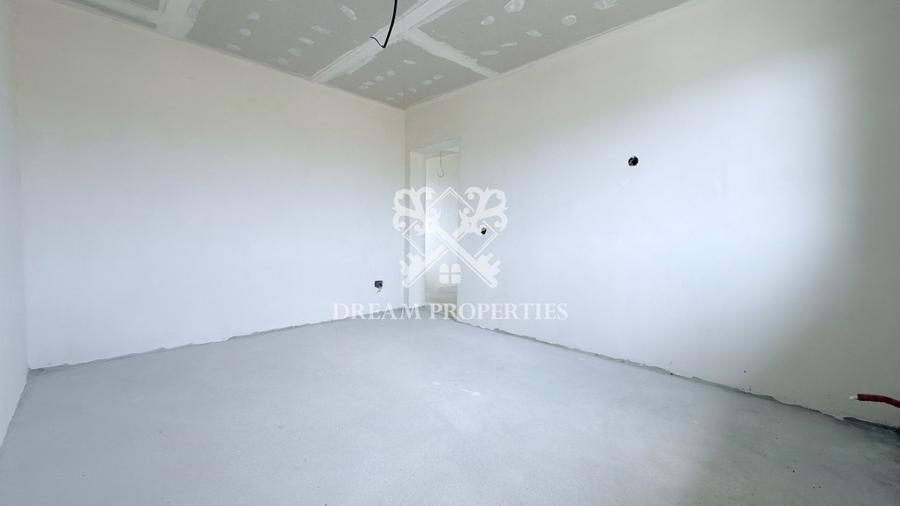 Casa de vanzare 120 mp, 4 camere,3 bai, teren 350 mp, DEZMIR