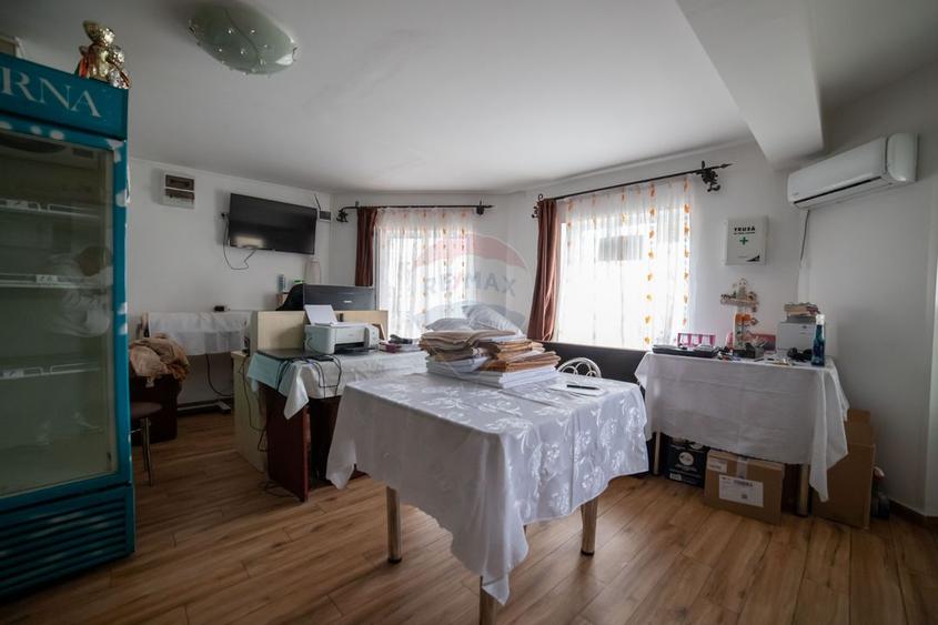 Hotel / Pensiune cu 21 camere de vânzare în zona Fermelor