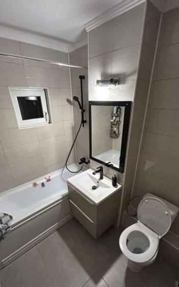 Apartament cu 4 camere, decomandat, zona DACIA