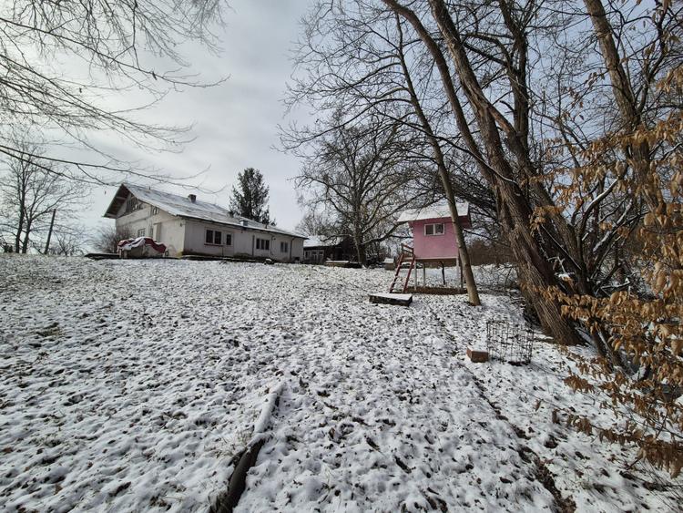 Moșia cu casa în vârf de deal, Scorțeni - Prahova, comision 0%
