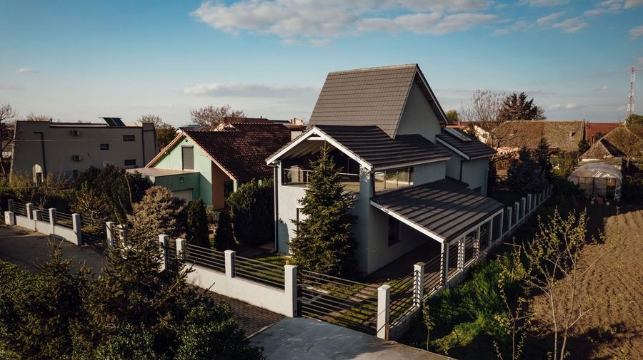 Casă modernă P+E+M de vânzare în Peciu Nou | 180 mp utili | Teren 500 mp | 3 dor