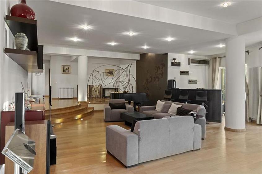 Vila de lux in apropiere de Cambridge School | Curte superba