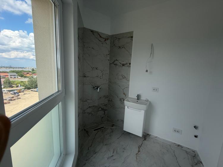 Apartament 3 camere,2 bai,centrala proprie,mutare imediata,TVA inclus in pret!