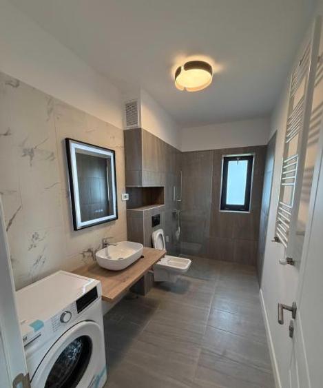 Apartament cu 2 camere de vânzare, zona Km 5