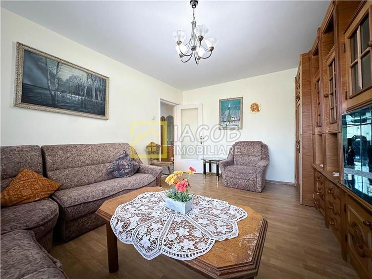 Apartament 3 camere de inchiriat – Bacau, Str. Panselelor