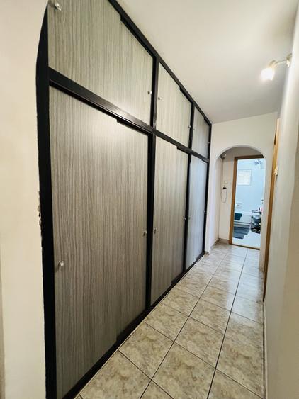 Apartament 3 camere, etaj 3, boxa - zona Torontalului