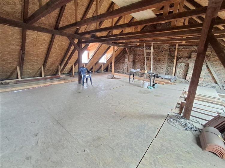 Apartament 4 camere la casa Cisnadie