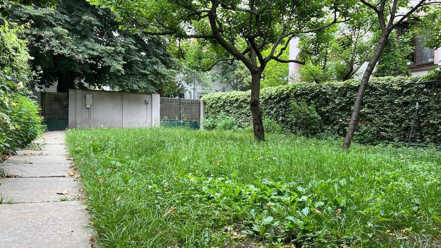 Apartament in vila cu 6 camere si curte proprie de 202 mp