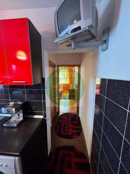 DE VÂNZARE – APARTAMENT CU 3 CAMERE
