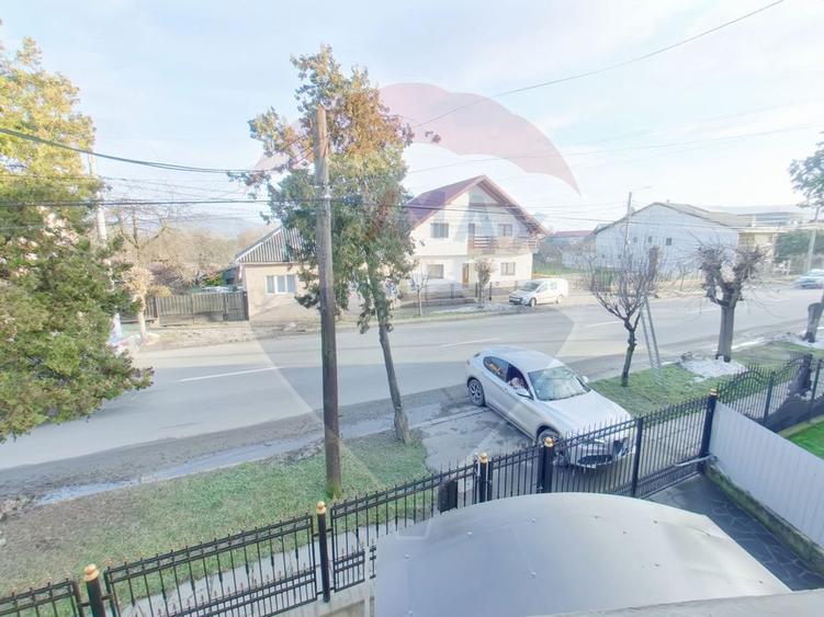 Casă cu 5 camere de vânzare, str. Dragoș Vodă