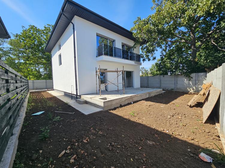 Vila 5 camere, mansardă finisată | teren de 400 m² – Cosmopolis