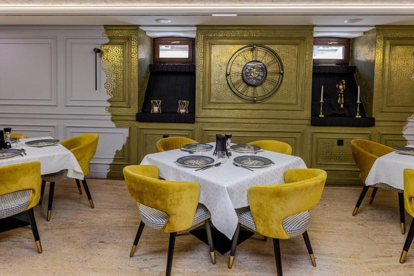 Proprietate unică în Cetatea Alba Carolina – Hotel 4| Business la cheie |