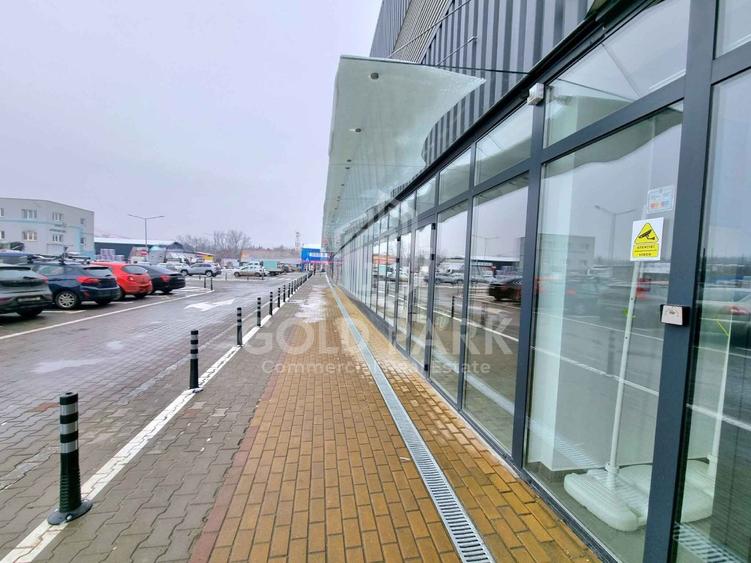 Spatiu Comercial in Centru Comercial - Zona Traian Vuia - Parcare
