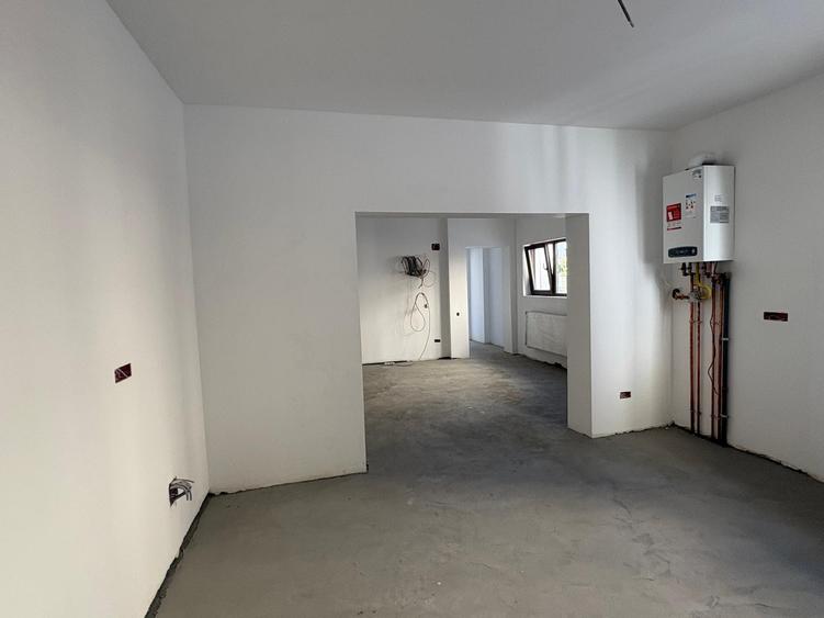 OPORTUNITATE ! Casa Mare cu Teren in Proprietate ! Icoanei
