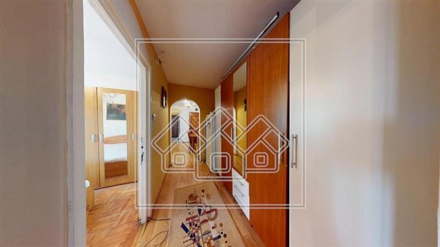 Ap decomandat, etaj 6/10, 3 camere, balcon - Vasile Aaron