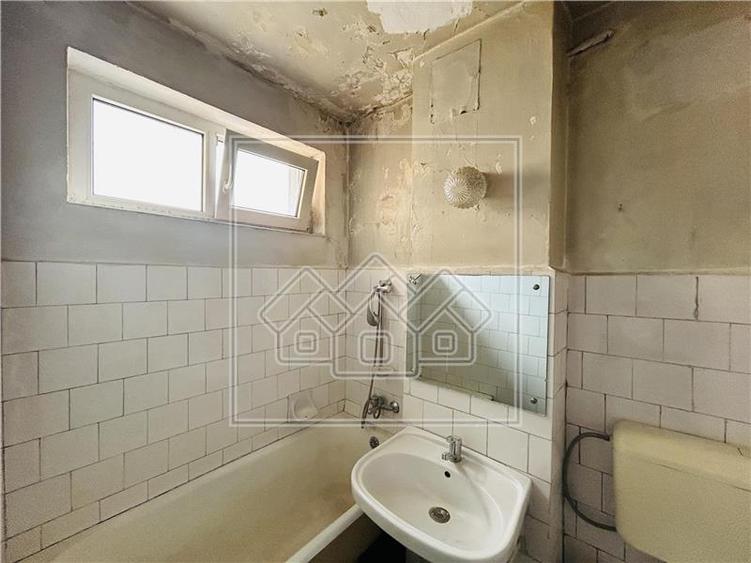 Apartament cu 2 camere, balcon si pivnita - etaj 7/10 - N. Iorga