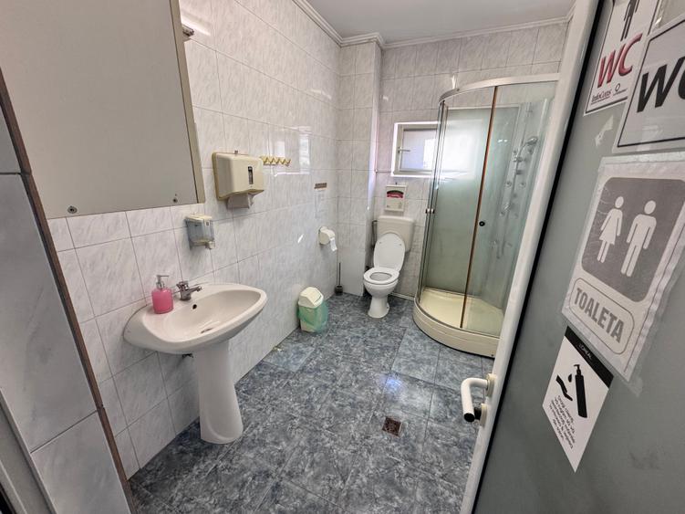 Imobil pretabil locuinta si afacere. Pozitie stradala.