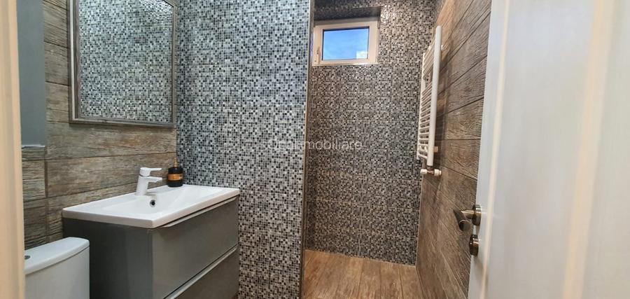 Exclusivitate,Tomis I,3 camere,mobilat/utilat lux,centrala gaz,etaj 4 cu pod