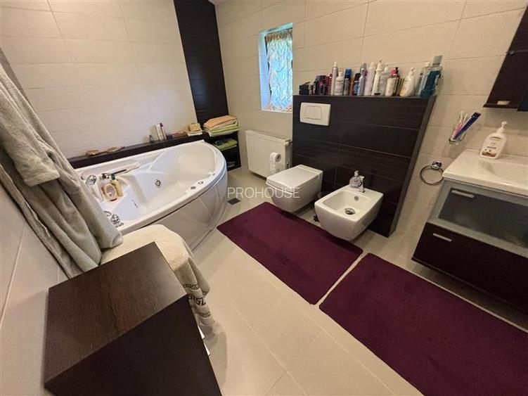 Casa exclusivista - complet mobilata si utilata - la doar 2,7 km de centrul oras - 12