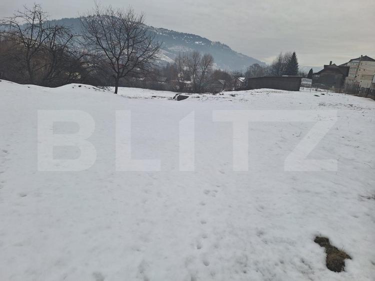 Teren intravilan de vânzare, ideal pentru investiție, zonă bună în Vatra Dornei