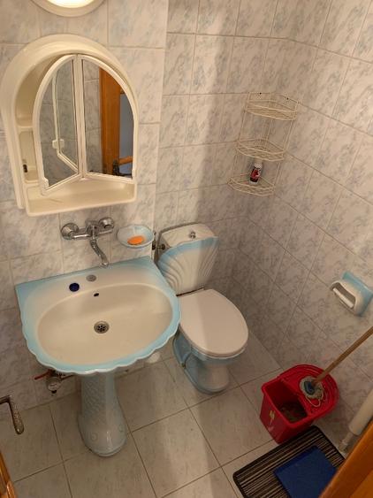 Proprietar închiriez apartament cu 3 camere în zona Lunei + boxa si garaj