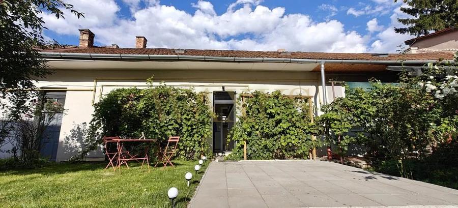 Apartament tip casa, ultracentral, Cluj-Napoca (inclusiv parcare și grădină)