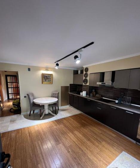 Apartament 4 camere Calea Calarasilor de locuit, work from home sau sediu firma