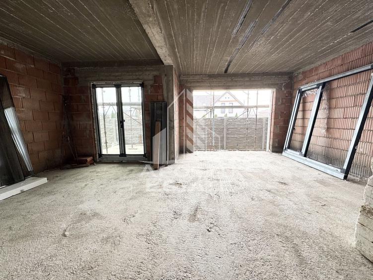 Duplex cu 4 camere, bucatarie separata, toate utilitatile, la asfalt.