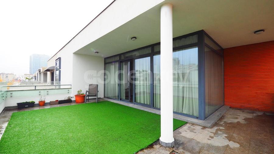 Apartament penthouse cu 4 camere | 2 garaje | spatii generoase