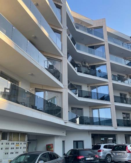 Vând studio cu 2 camere- pe faleza Mamaia nord cu vedere la mare