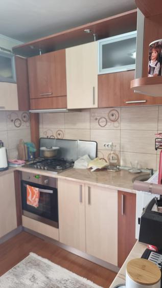 Apartament 3 camere de vanzare - Ostroveni, zona Pieței, decomandat, 71,29 mp