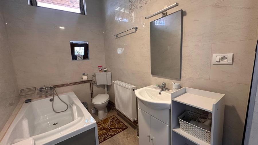 Apartament renovat 50mp zona 9 Mai