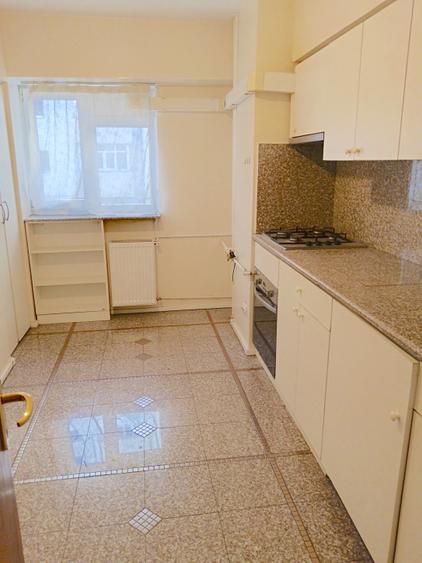 Apartament 3 camere de închiriat Ultracentral – Universitate