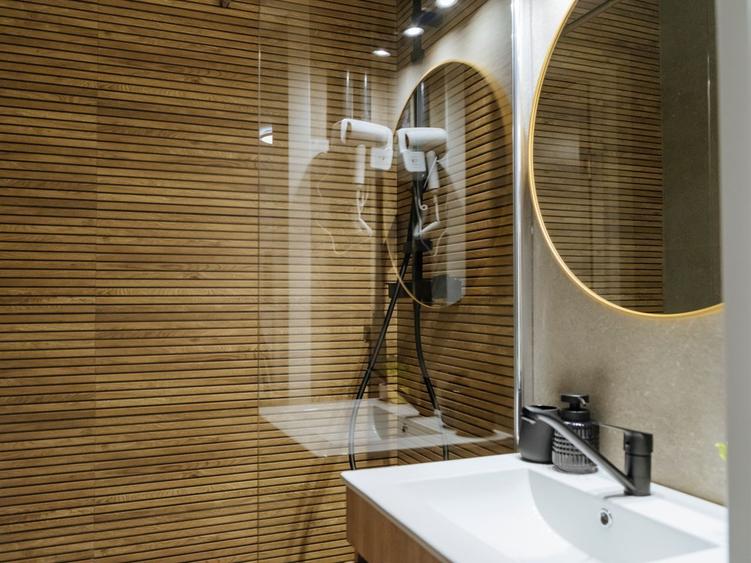 VAND APARTAMENT 2 CAMERE, BULEVARDUL I.C. BRATIANU, PRETABIL INVESTITIE