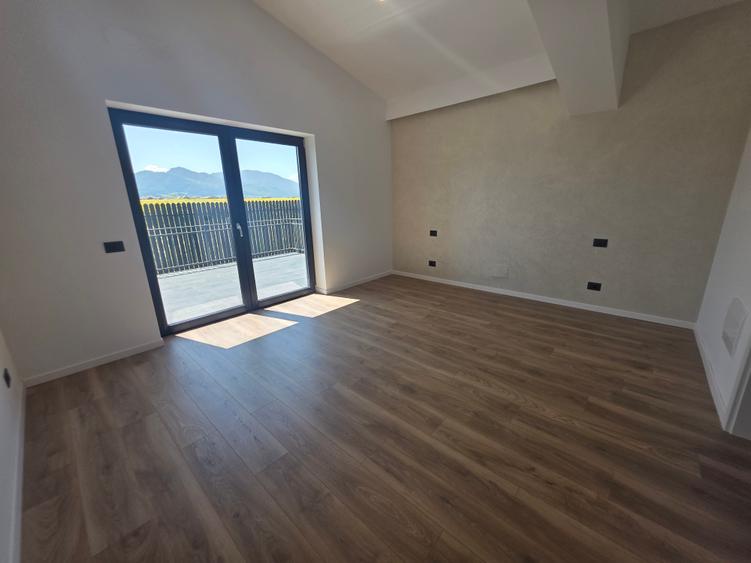 Vand casa noua pe parter in Izvor Tarlungeni, 500 mp teren si finisaje premium