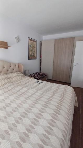 Vând apartament 2 camere 1/2, dotat și mobilat lux, boxă, 2 locuri de parcare