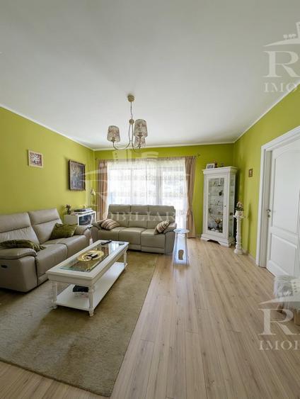 Casa cuplata finisata cu teren 300 mp Floresti str. Narciselor