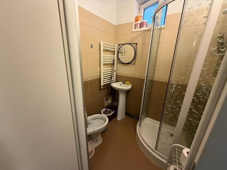 Apartament 3 camere et. 1 zona Cedonia