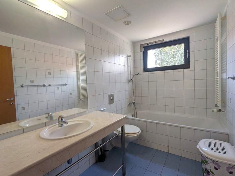 Apartament cu 5 camere, 2 terase si 2 locuri de parcare in Washington Residence!