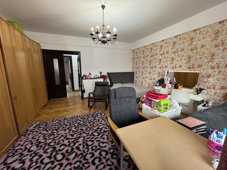 Vila tip duplex, zona Democratiei