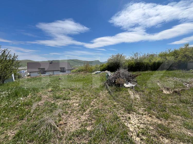 Teren intravilan, 10 ari cu autorizatie constructie, P+1+ER - 4 apartamente