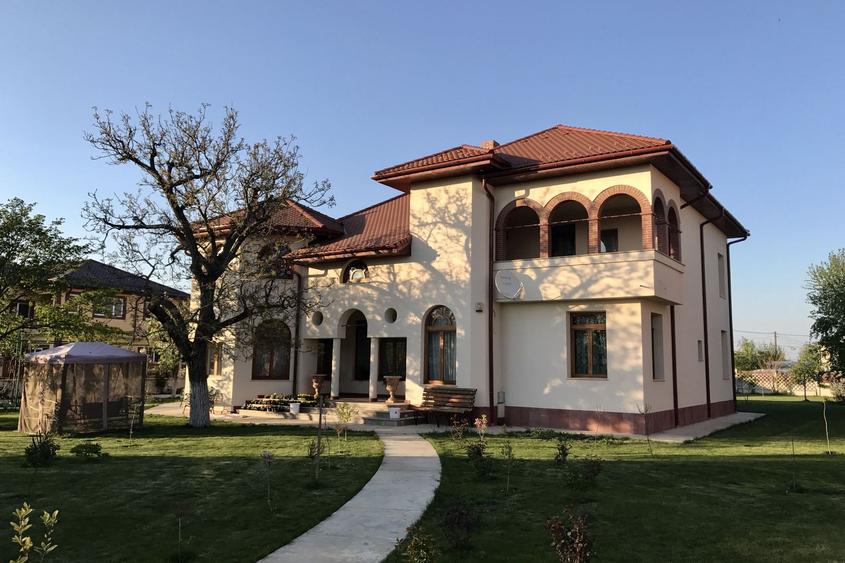 Conac neoromânesc în stil brâncovenesc | 600 mp utili | Domeniu de 2.400 mp
